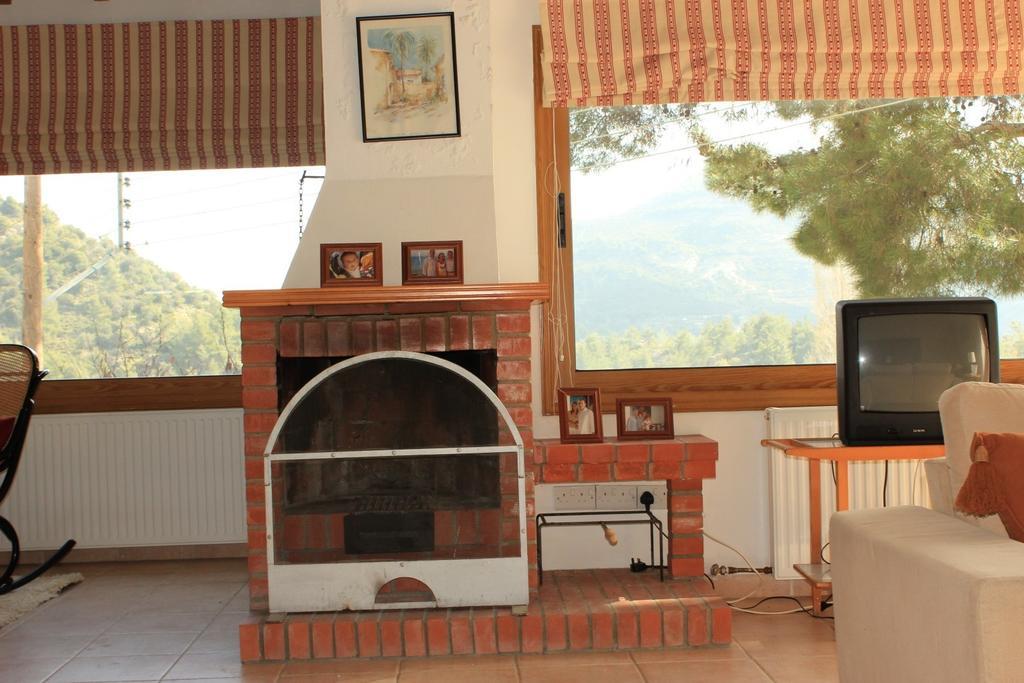 Villa In Moniatis Номер фото